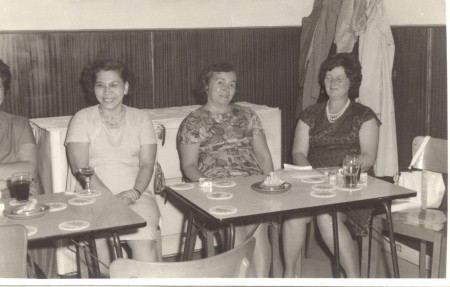 V.l.n.r.: Gerda Jacobs, Nettie Bakker, Fido de Haas